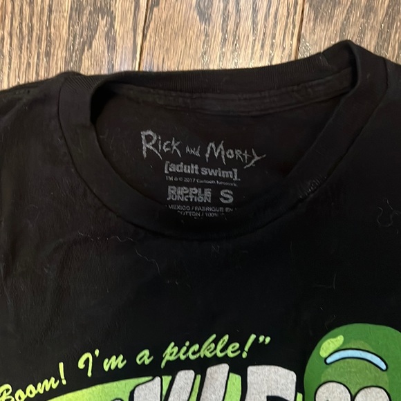 Rick and Morty’s - Pickle Rick’s Short Sleeved Tee - Size Small - Picture 5 of 5